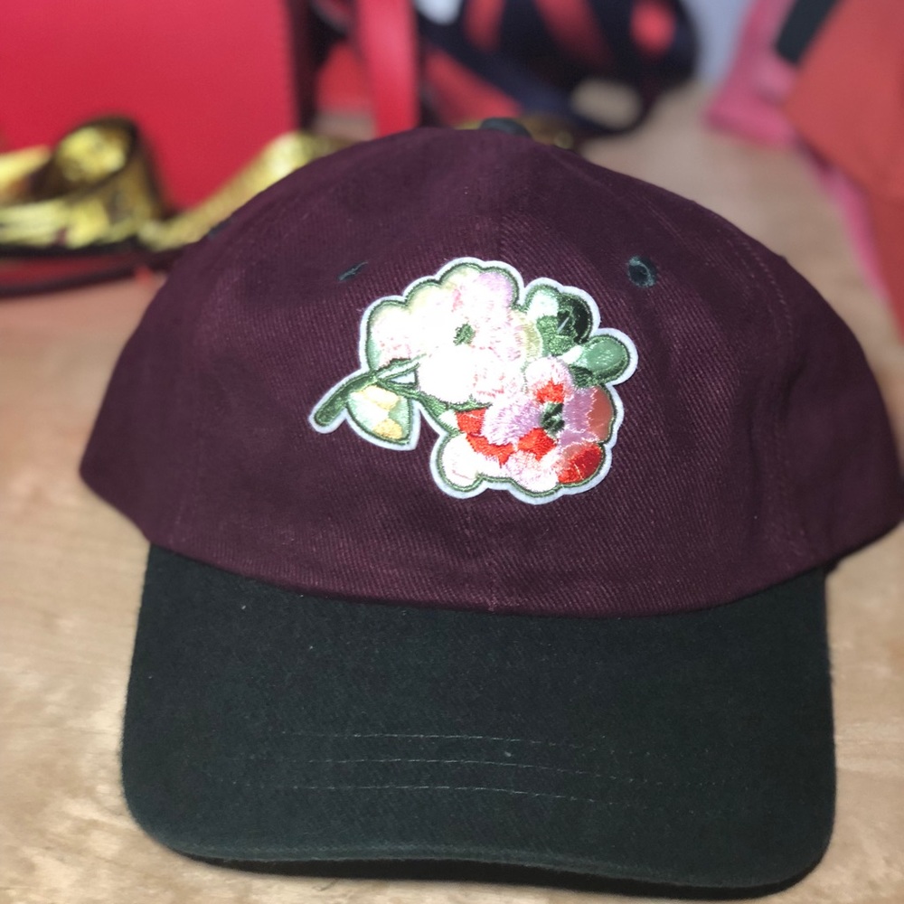 Flower burgundy cap